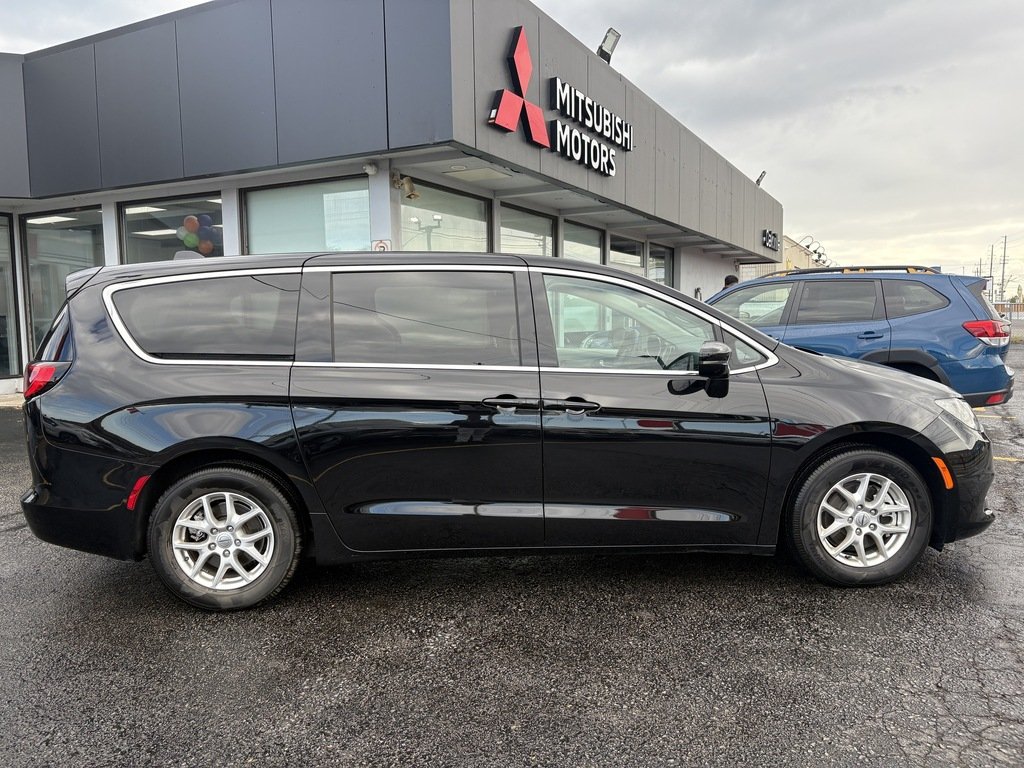 2024 Chrysler Grand Caravan POWER SLIDING DOORS   POWER LIFT GATE   BLIND SPOT in Oakville, Ontario - 9 - w1024h768px