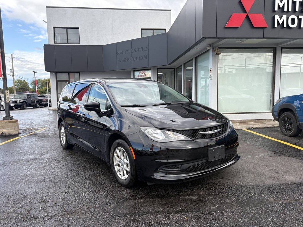 2024 Chrysler Grand Caravan SXT   POWER DOORS   STOW N GO   NAV   BU CAM in Oakville, Ontario - 2 - w1024h768px