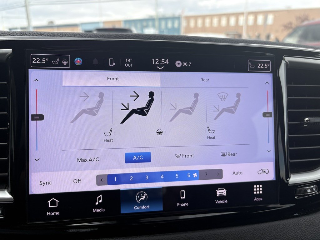 2025 Chrysler Grand Caravan SXT   POWER DOORS   STOW N GO   POWER DOORS in Oakville, Ontario - 16 - w1024h768px