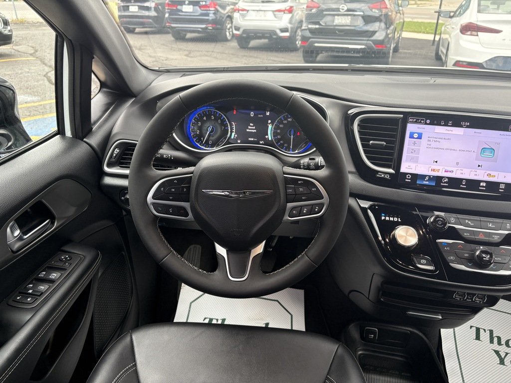 2025 Chrysler Grand Caravan SXT   POWER DOORS   STOW N GO   POWER DOORS in Oakville, Ontario - 15 - w1024h768px