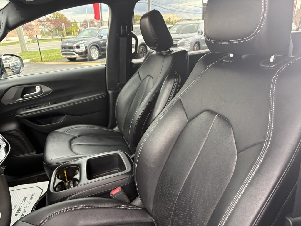 2025 Chrysler Grand Caravan SXT   POWER DOORS   STOW N GO   POWER DOORS in Oakville, Ontario - 11 - w1024h768px