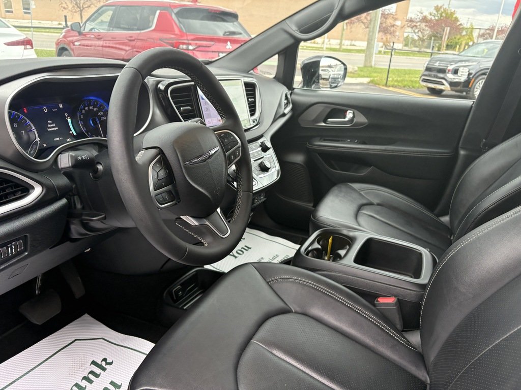 2025 Chrysler Grand Caravan SXT   POWER DOORS   STOW N GO   POWER DOORS in Oakville, Ontario - 13 - w1024h768px