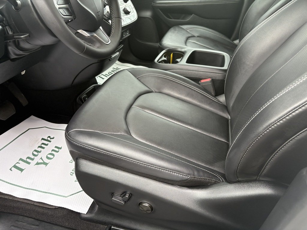 2025 Chrysler Grand Caravan SXT   POWER DOORS   STOW N GO   POWER DOORS in Oakville, Ontario - 12 - w1024h768px