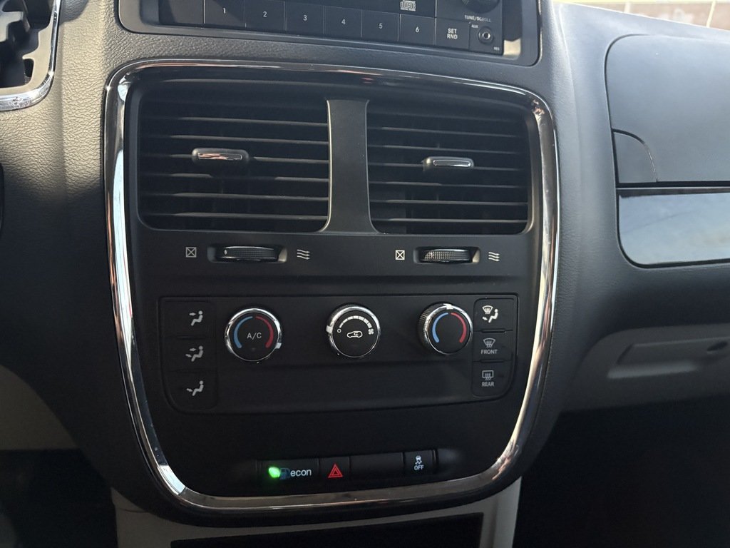 2018 Dodge Grand Caravan CVP   7 PASS   BU CAM   CLEAN CARFAX in Oakville, Ontario - 16 - w1024h768px