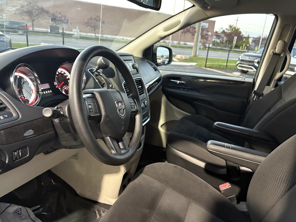 2018 Dodge Grand Caravan CVP   7 PASS   BU CAM   CLEAN CARFAX in Oakville, Ontario - 12 - w1024h768px