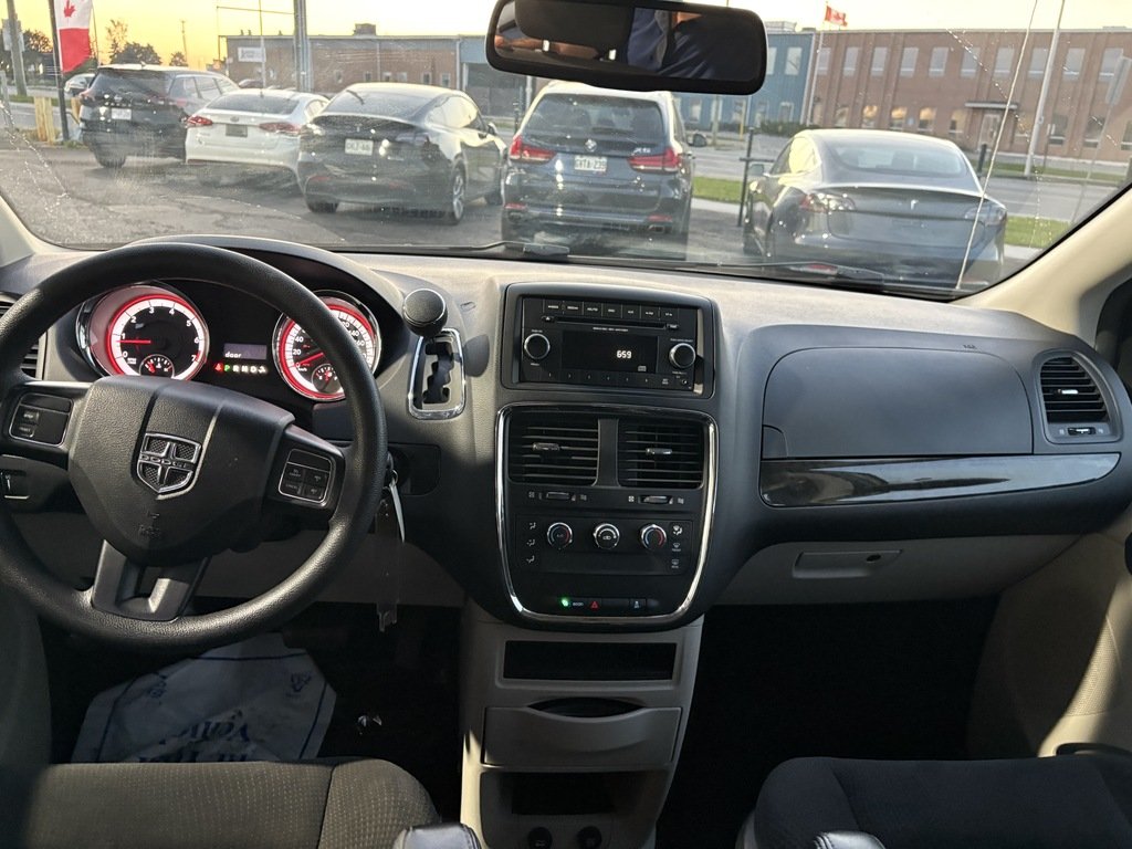 2018 Dodge Grand Caravan CVP   7 PASS   BU CAM   CLEAN CARFAX in Oakville, Ontario - 17 - w1024h768px