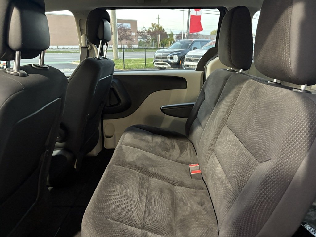 2018 Dodge Grand Caravan CVP   7 PASS   BU CAM   CLEAN CARFAX in Oakville, Ontario - 18 - w1024h768px