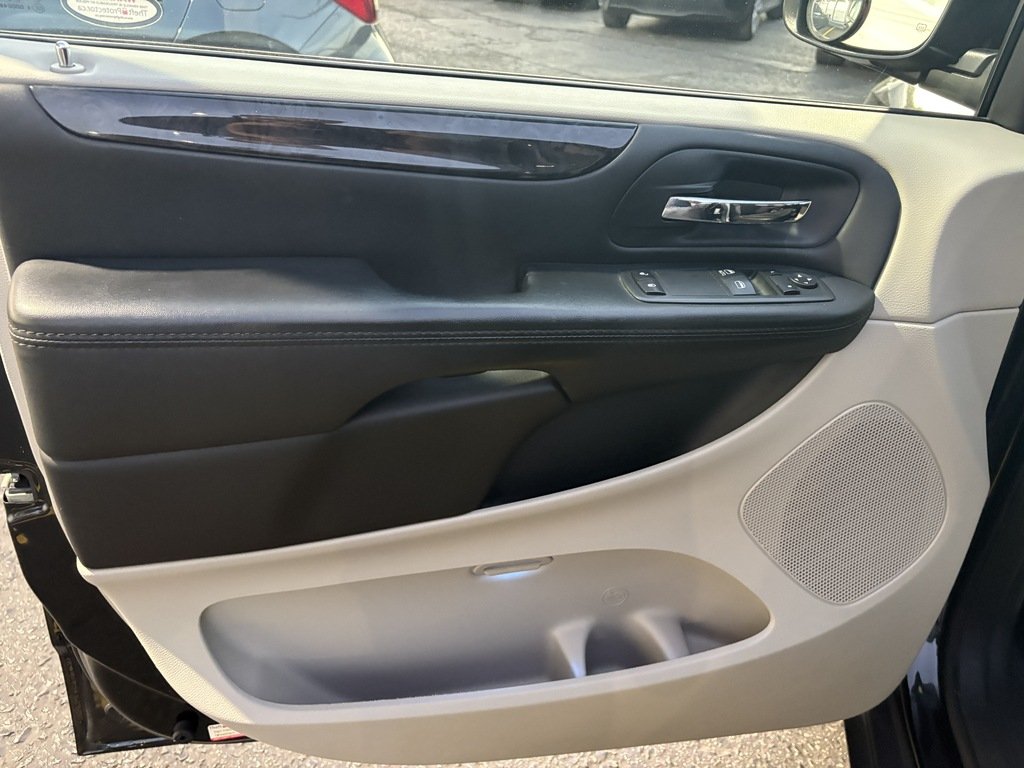 2018 Dodge Grand Caravan CVP   7 PASS   BU CAM   CLEAN CARFAX in Oakville, Ontario - 10 - w1024h768px