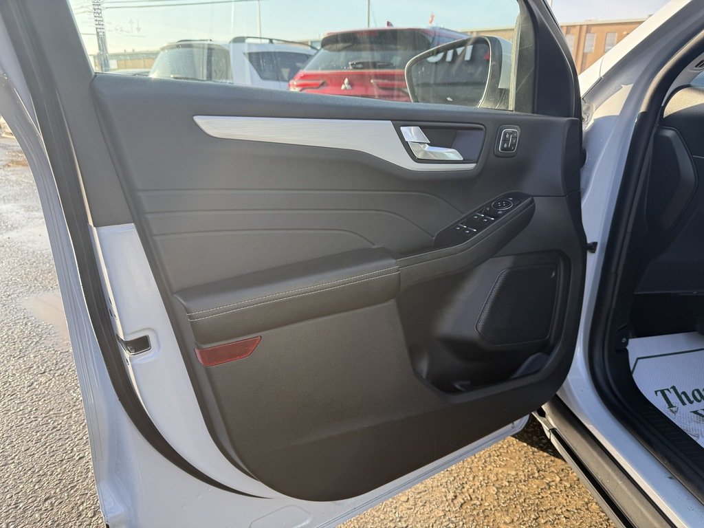 2025 Ford Escape Platinum AWD in Oakville, Ontario - 10 - w1024h768px