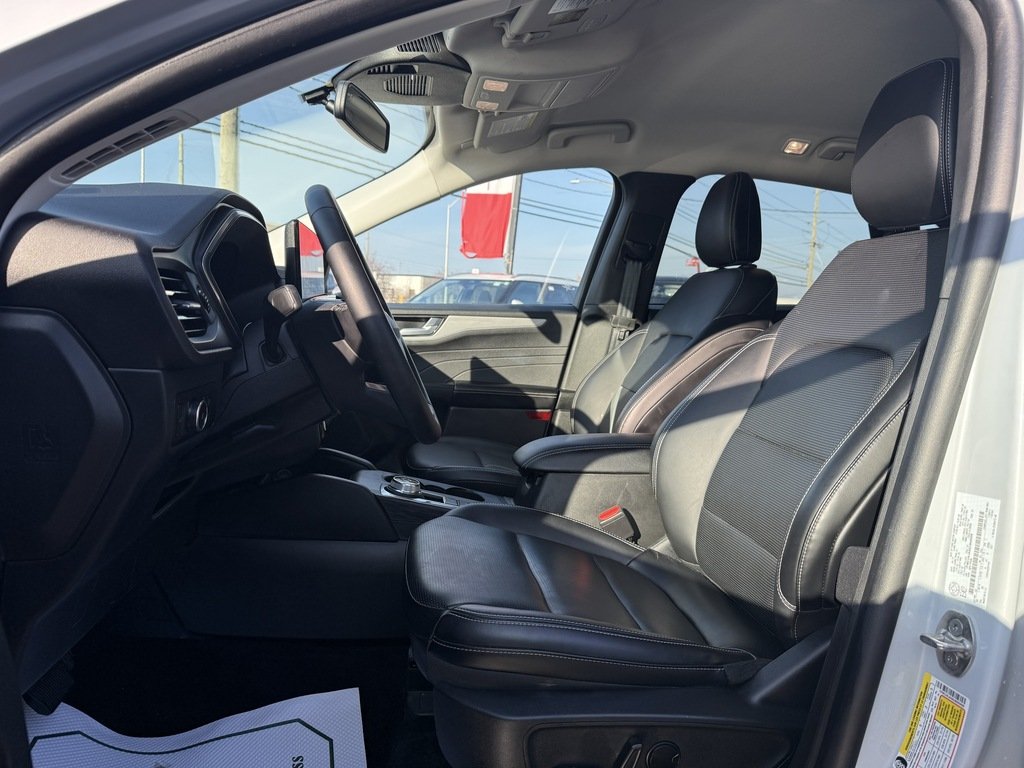 2025 Ford Escape Platinum AWD in Oakville, Ontario - 12 - w1024h768px