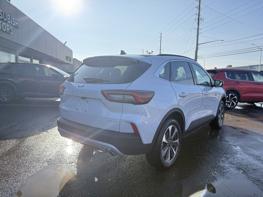 2025 Ford Escape Platinum AWD in Oakville, Ontario - 8 - w1024h768px
