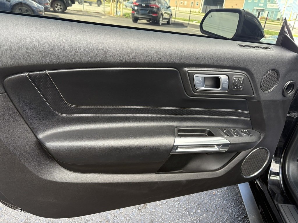 2022 Ford Mustang PREMIUM   CONVERTIBLE   HTD/VNT SEATS   LTHR in Oakville, Ontario - 8 - w1024h768px