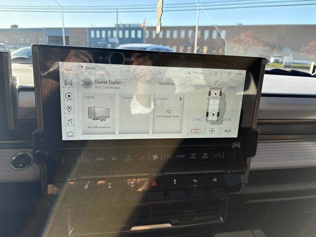 2024 GMC HUMMER EV Pickup E4WD   CREW CAB   2X   ELECTRIC   CLEAN CARFAX in Oakville, Ontario - 17 - w1024h768px