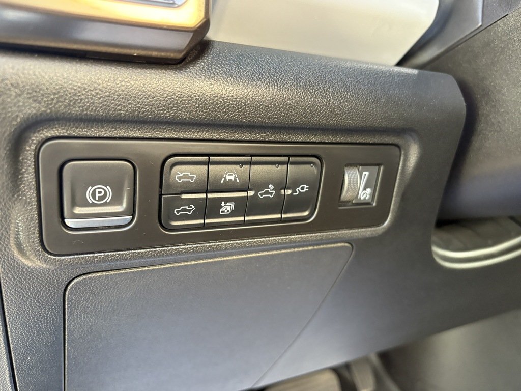 2024 GMC HUMMER EV Pickup E4WD   CREW CAB   2X   ELECTRIC   CLEAN CARFAX in Oakville, Ontario - 11 - w1024h768px