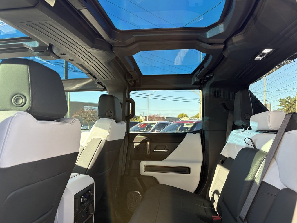 2024 GMC HUMMER EV Pickup E4WD   CREW CAB   2X   ELECTRIC   CLEAN CARFAX in Oakville, Ontario - 22 - w1024h768px