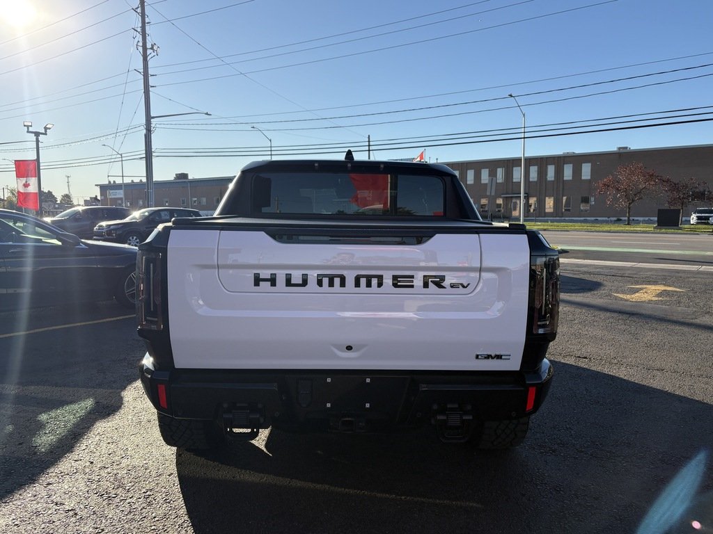 2024 GMC HUMMER EV Pickup E4WD   CREW CAB   2X   ELECTRIC   CLEAN CARFAX in Oakville, Ontario - 7 - w1024h768px