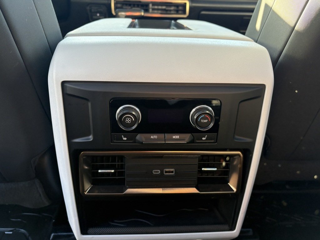 2024 GMC HUMMER EV Pickup E4WD   CREW CAB   2X   ELECTRIC   CLEAN CARFAX in Oakville, Ontario - 21 - w1024h768px