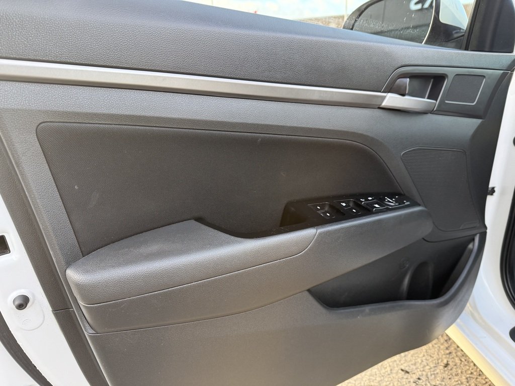 2017 Hyundai Elantra SUNROOF   AUTO   BU CAM   CARPLAY   HTD STEER in Oakville, Ontario - 9 - w1024h768px