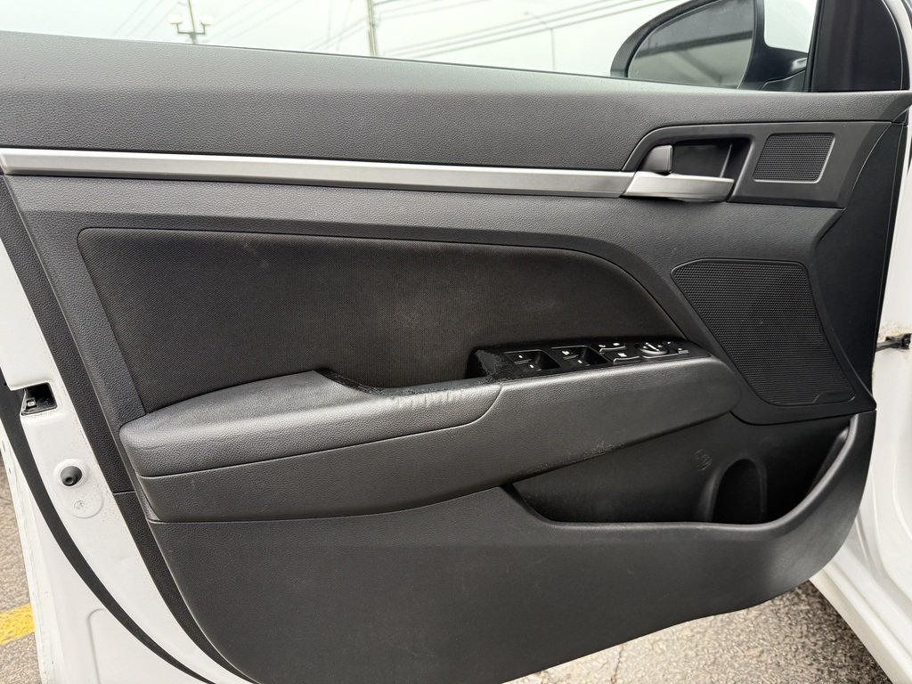 2019 Hyundai Elantra PREFEREED   SUNROOF   AUTO   BU CAM   CARPLAY in Oakville, Ontario - 10 - w1024h768px