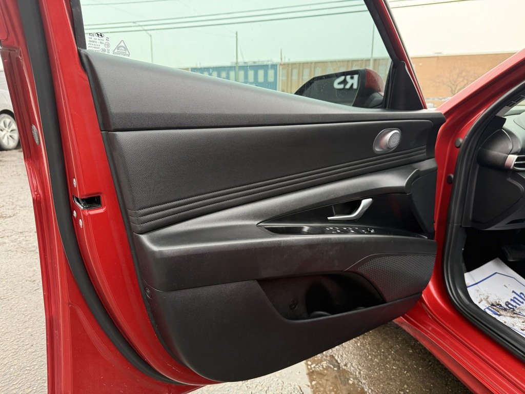 2021 Hyundai Elantra Essential IVT in Oakville, Ontario - 10 - w1024h768px