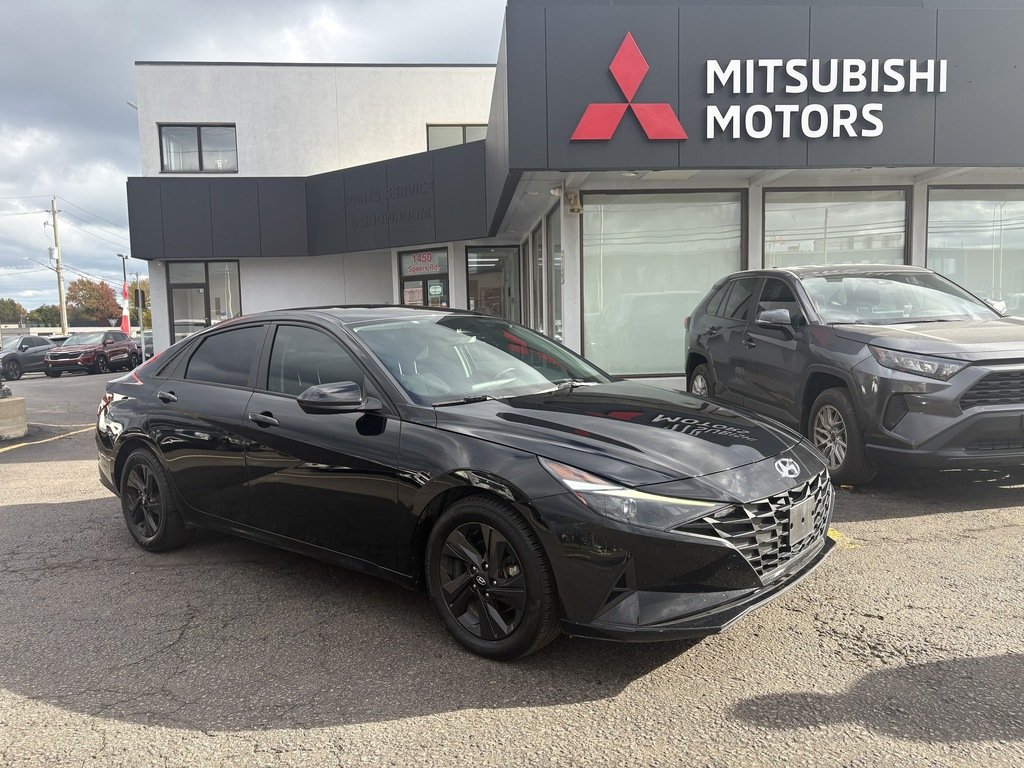2022 Hyundai Elantra Essential IVT in Oakville, Ontario - 2 - w1024h768px