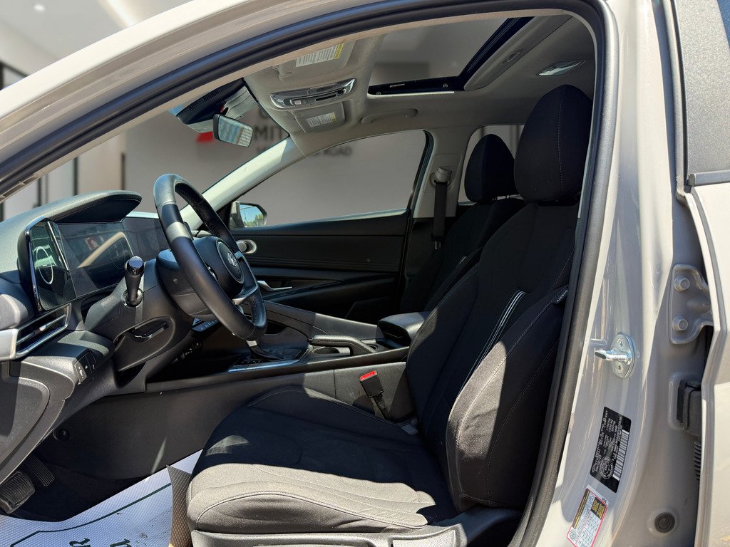 2023 Hyundai Elantra PREFERRED   SUNROOF   HTD SEATS   CARPLAY in Oakville, Ontario - 11 - w1024h768px