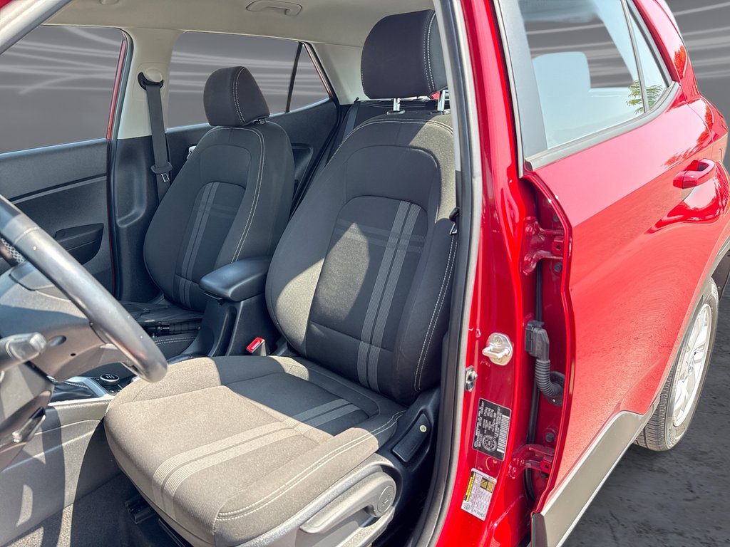 2022 Hyundai Venue Preferred in Oakville, Ontario - 13 - w1024h768px
