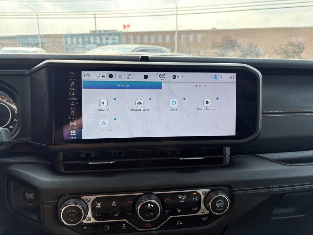 2024 Jeep Wrangler SAHARA   4X4   LEATHER   NAV   HTD SEATS/STEERING in Oakville, Ontario - 15 - w1024h768px