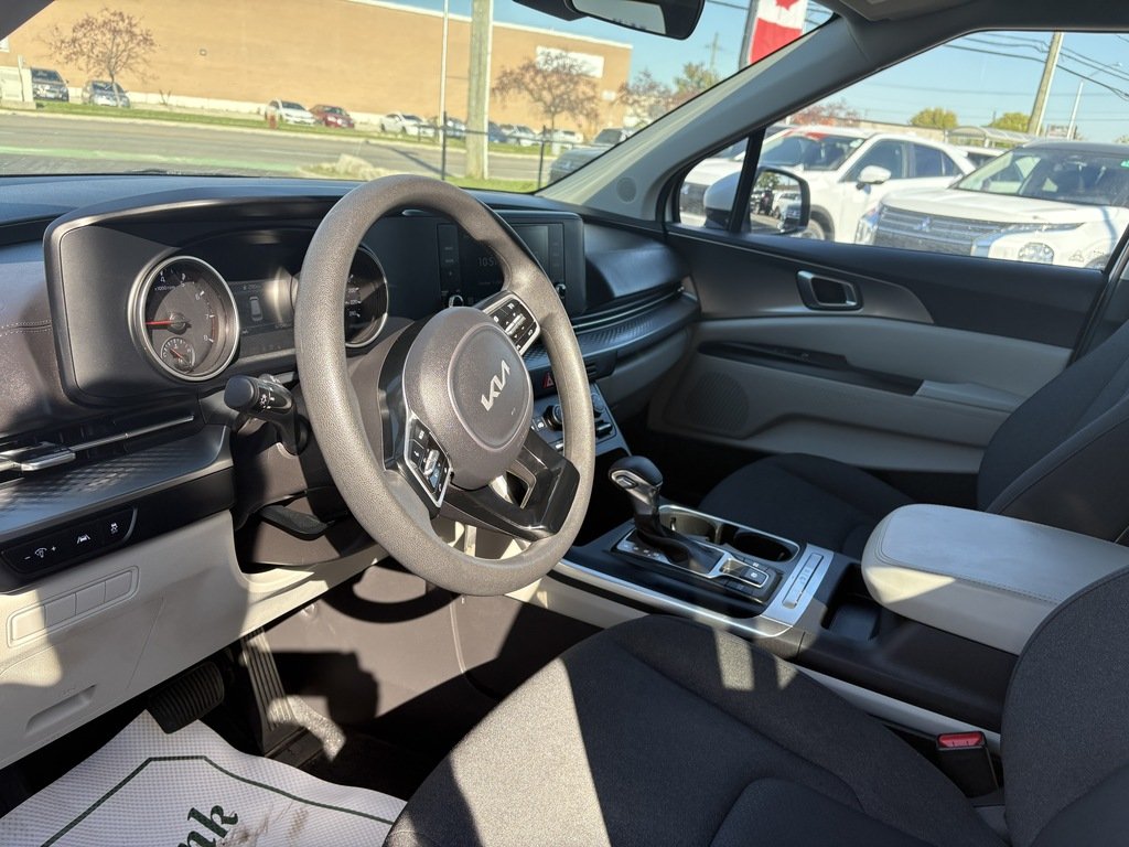 2023 Kia Carnival LX   8 PASS   CARPLAY   BU CAM   LANE DEPRT in Oakville, Ontario - 12 - w1024h768px
