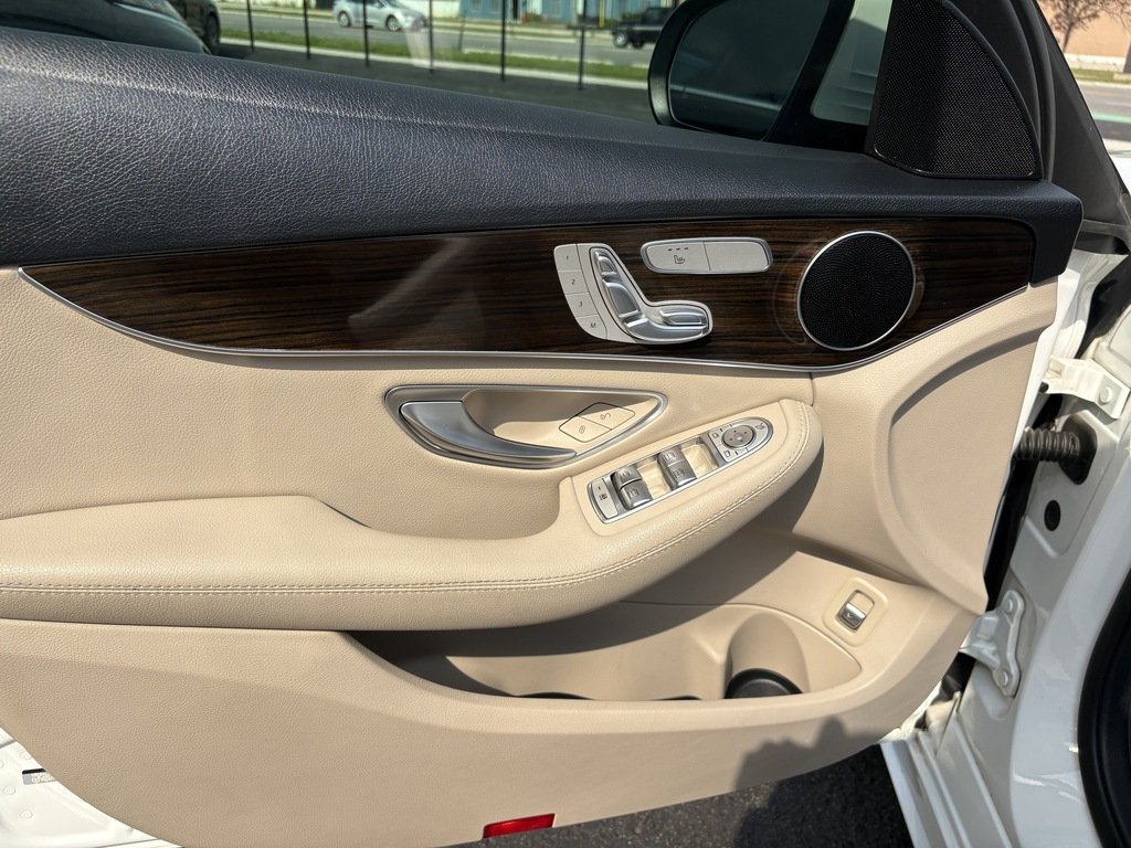 2020 Mercedes-Benz C300 4MATIC Sedan in Oakville, Ontario - 9 - w1024h768px