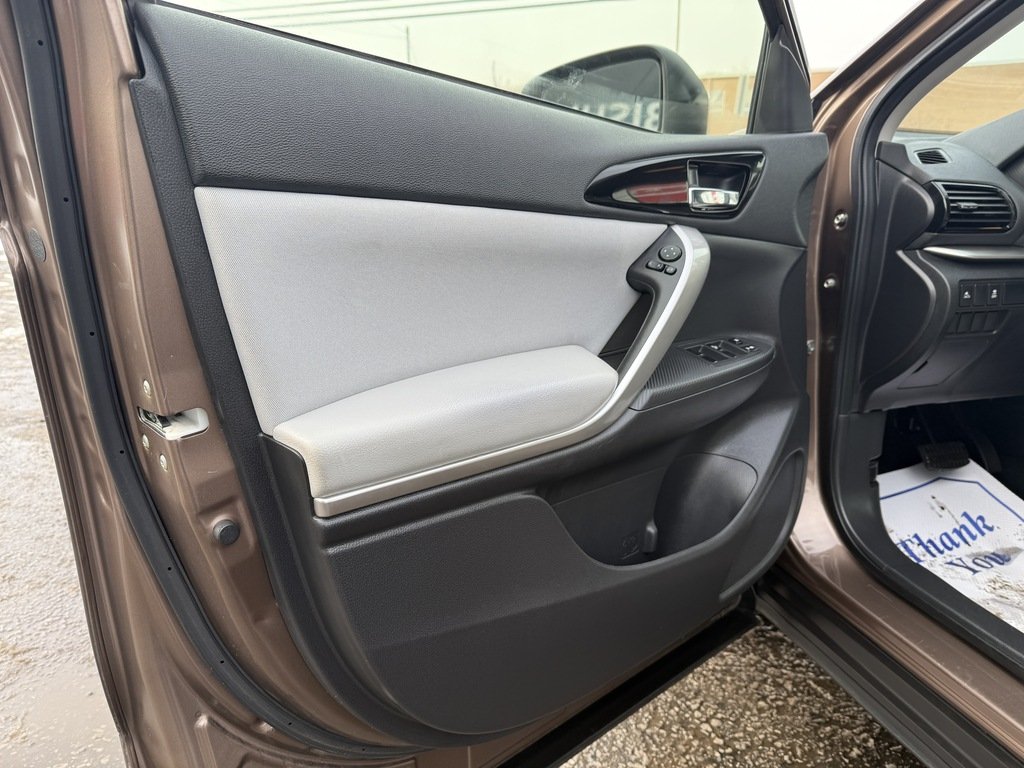 2022 Mitsubishi Eclipse Cross SE   S-AWC   CPO   RATES AS LOW AS 0.90% in Oakville, Ontario - 9 - w1024h768px