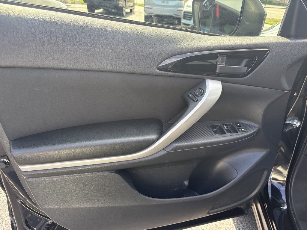 2023 Mitsubishi ECLIPSE CROSS ES   S-AWC   BU CAM   CARPLAY   HTD SEATS in Oakville, Ontario - 10 - w1024h768px