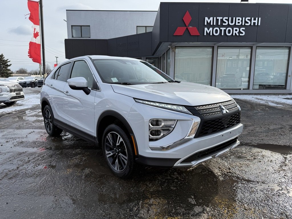2024 Mitsubishi Eclipse Cross SE   S-AWC   CPO   RATES AS LOW AS 0.90% in Oakville, Ontario - 2 - w1024h768px