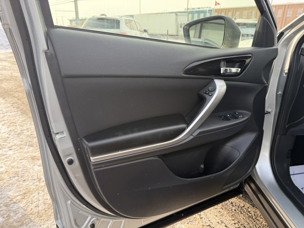 2024 Mitsubishi Eclipse Cross SE   S-AWC   CPO   RATES AS LOW AS 0.90% in Oakville, Ontario - 10 - w1024h768px