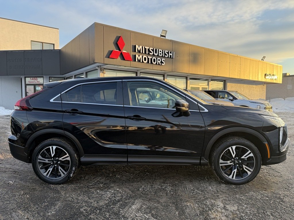2024 Mitsubishi Eclipse Cross SE S-AWC in Oakville, Ontario - 8 - w1024h768px