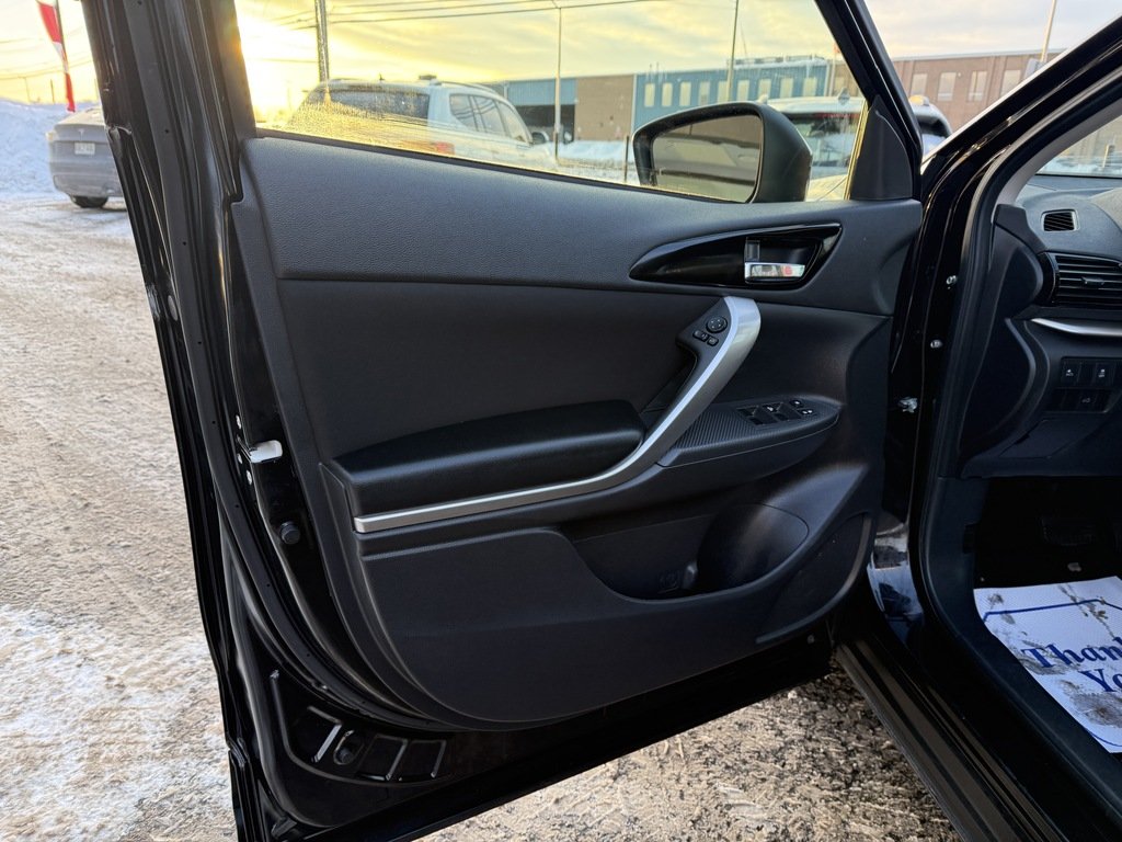 2024 Mitsubishi Eclipse Cross SE   S-AWC   CPO   RATES AS LOW AS 0.90% in Oakville, Ontario - 10 - w1024h768px