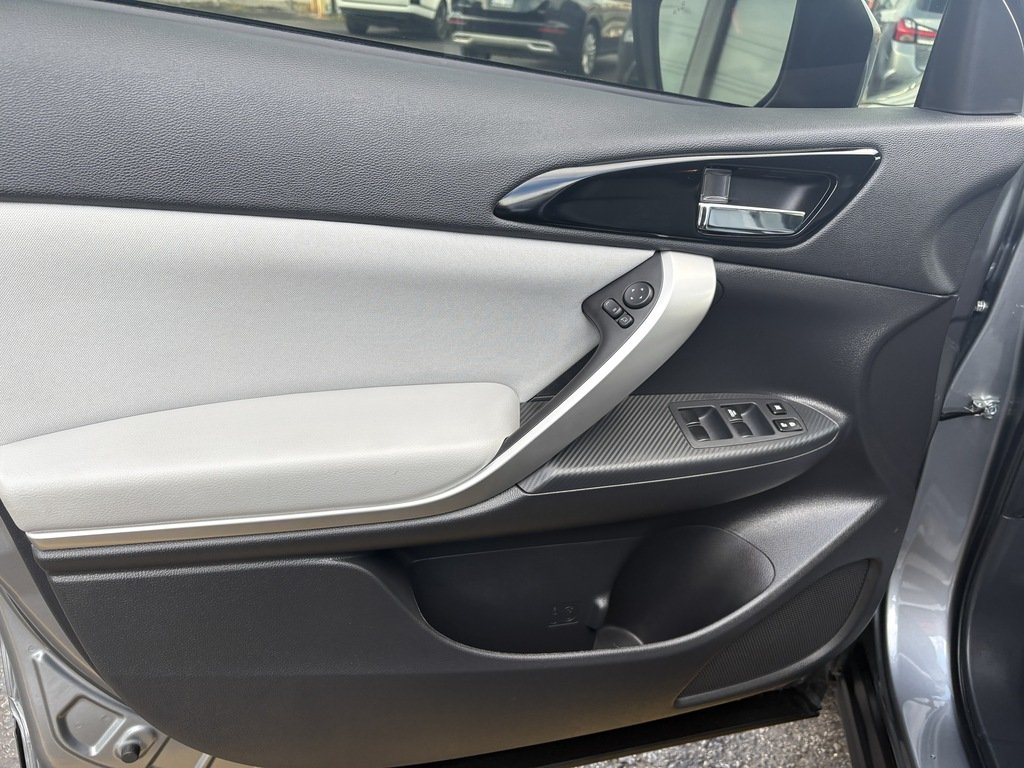 2025 Mitsubishi Eclipse Cross SE   CPO   S-AWC   CARPLAY   RATES AS LOW AS 0.9% in Oakville, Ontario - 10 - w1024h768px