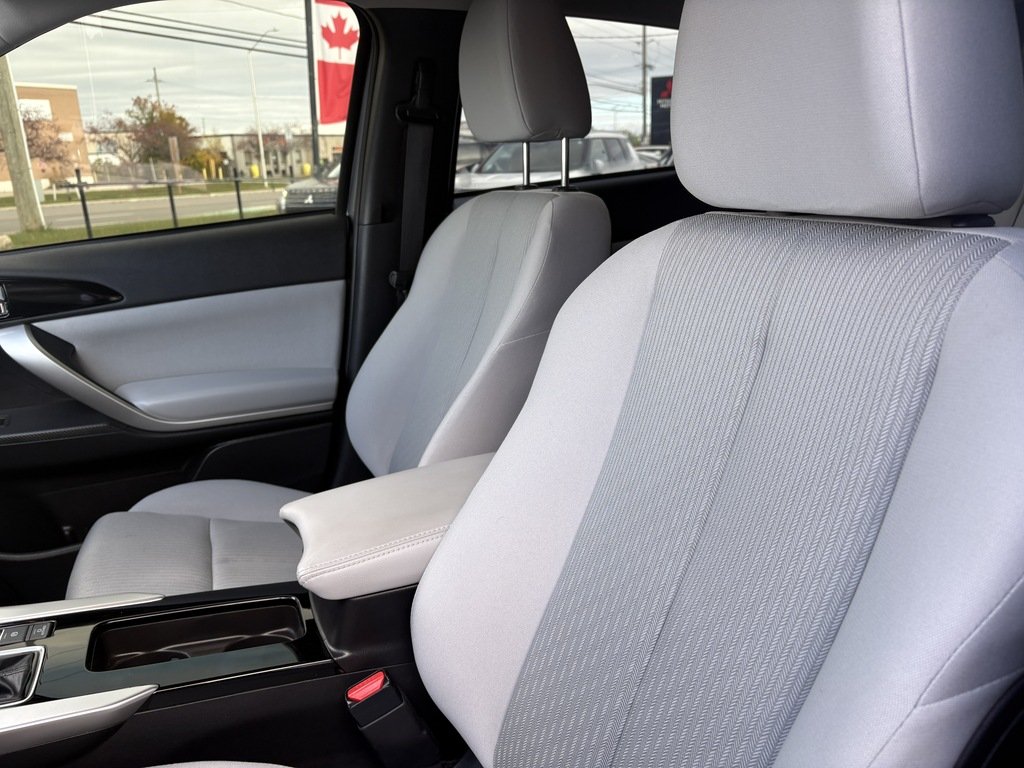 2025 Mitsubishi Eclipse Cross SE   CPO   S-AWC   CARPLAY   RATES AS LOW AS 0.9% in Oakville, Ontario - 11 - w1024h768px