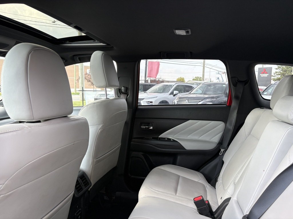 2020 Mitsubishi OUTLANDER PHEV SEL   S-AWC   CPO   RATES LOW AS 0.9%   ROOF in Oakville, Ontario - 22 - w1024h768px