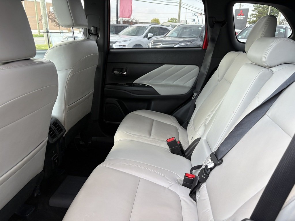 2020 Mitsubishi OUTLANDER PHEV SEL   S-AWC   CPO   RATES LOW AS 0.9%   ROOF in Oakville, Ontario - 23 - w1024h768px
