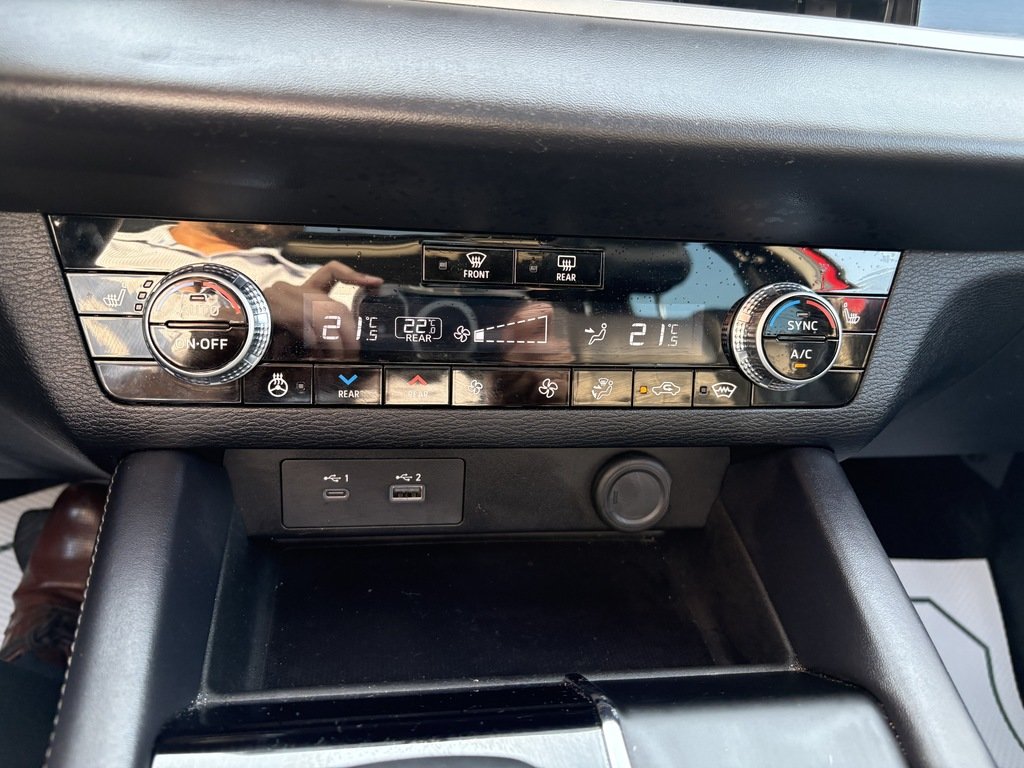 2023 Mitsubishi OUTLANDER PHEV SEL   S-AWC   CPO   PHEV   RATES AS LOW AS 0.9% in Oakville, Ontario - 18 - w1024h768px
