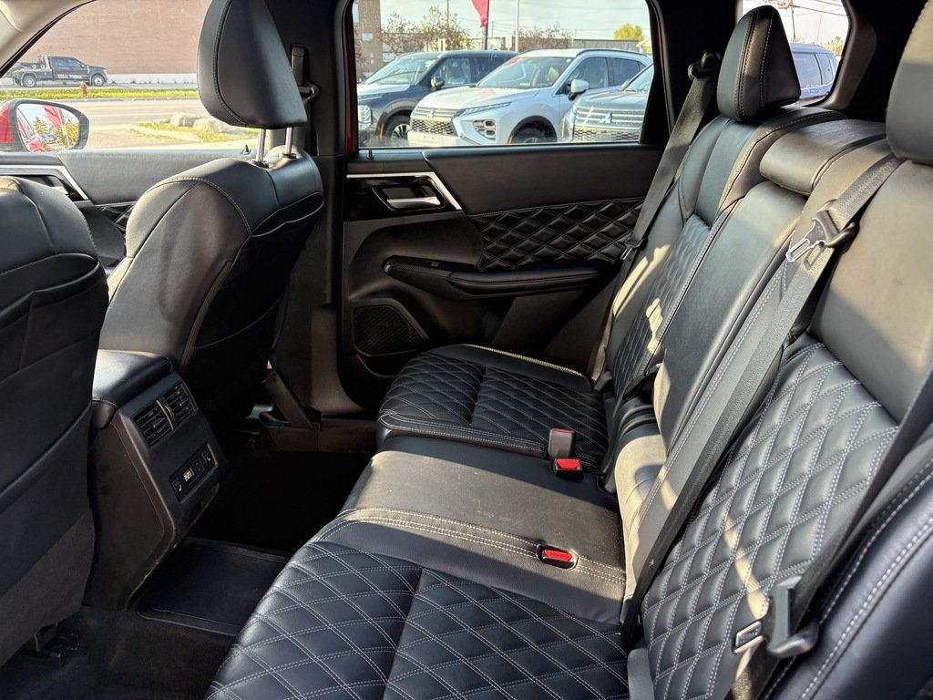 2023 Mitsubishi OUTLANDER PHEV SEL   S-AWC   CPO   PHEV   RATES AS LOW AS 0.9% in Oakville, Ontario - 23 - w1024h768px