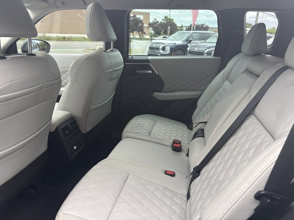 2023 Mitsubishi OUTLANDER PHEV SEL   S-AWC   7 PASS   360 CAM   NAV   BLIND SPOT in Oakville, Ontario - 23 - w1024h768px