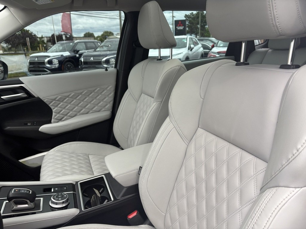 2023 Mitsubishi OUTLANDER PHEV SEL   S-AWC   7 PASS   360 CAM   NAV   BLIND SPOT in Oakville, Ontario - 11 - w1024h768px