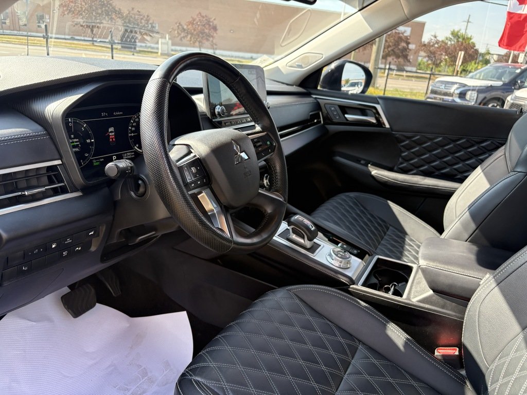2024 Mitsubishi OUTLANDER PHEV CPO   GT   S-AWC   PHEV   7 PASS   LTHR   BOSE in Oakville, Ontario - 12 - w1024h768px