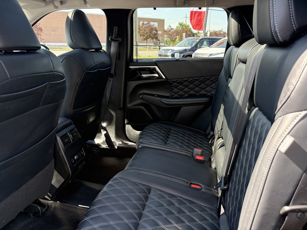 2024 Mitsubishi OUTLANDER PHEV CPO   GT   S-AWC   PHEV   7 PASS   LTHR   BOSE in Oakville, Ontario - 24 - w1024h768px