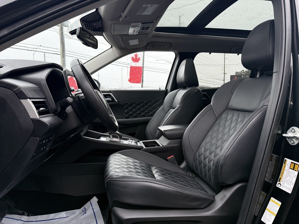 2024 Mitsubishi Outlander PHEV GT S-AWC in Oakville, Ontario - 12 - w1024h768px