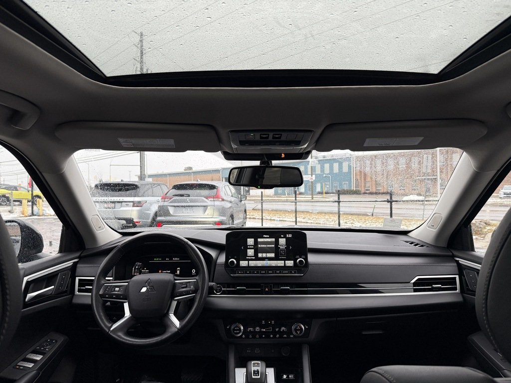 2024 Mitsubishi Outlander PHEV GT S-AWC in Oakville, Ontario - 13 - w1024h768px