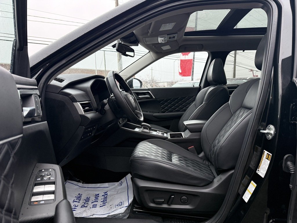 2024 Mitsubishi Outlander PHEV GT S-AWC in Oakville, Ontario - 11 - w1024h768px