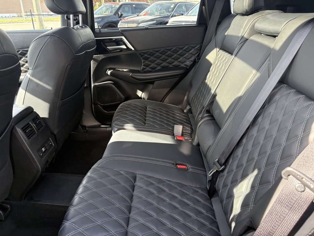 2025 Mitsubishi OUTLANDER PHEV CPO   GT   S-AWC   RATES AS LOW AS 0.9%   7 PASS in Oakville, Ontario - 23 - w1024h768px